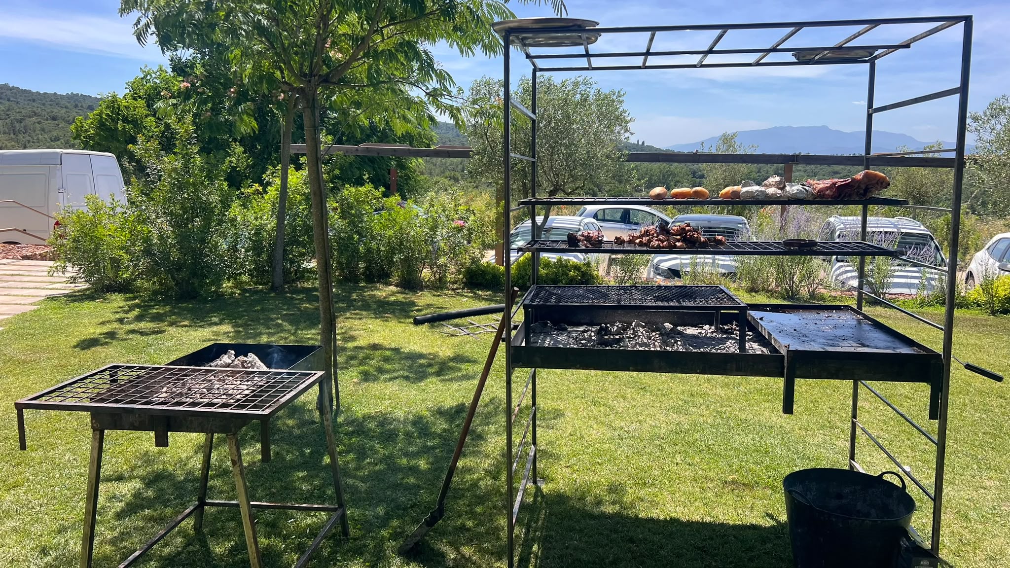 Parrilla La Pampa en jardín particular